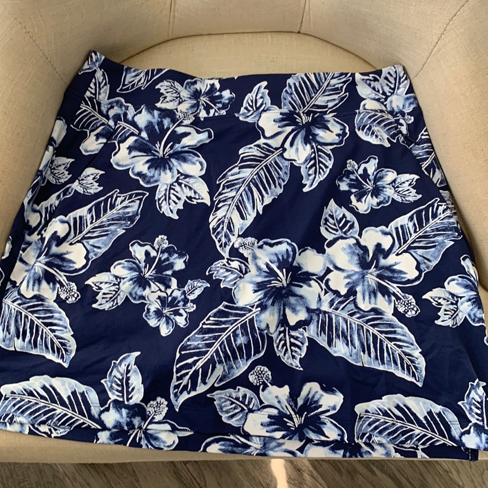 Almost NEW Tommy Bahama golf/tennis skirt.